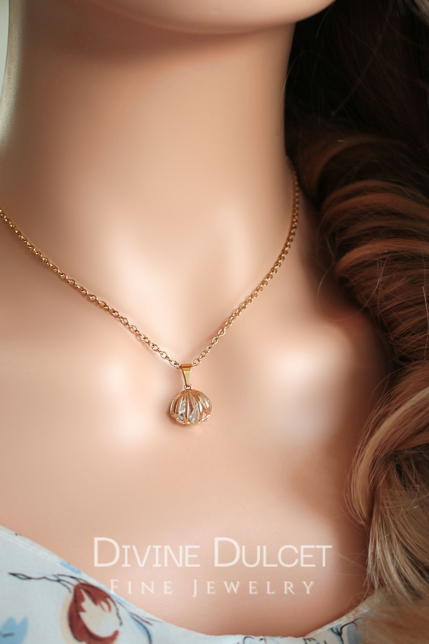 Golden Seashell Necklace with Crystals - Swedish Coastal Jewelry